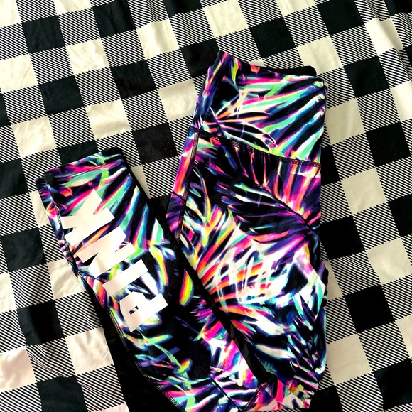 Victoria Secret Ultimate Leggings Size Medium - Picture 2 of 4